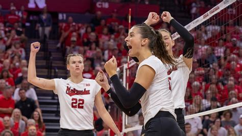 No. 2 Nebraska volleyball tallies its 10th sweep of the season over No ...