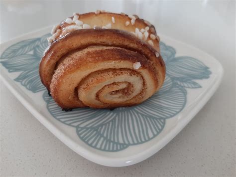 Korvapuustit - Finnish Cinnamon Buns | yksi