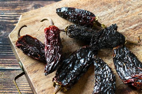 How To Make Chipotle Peppers From Jalapenos - Preserving The Garden