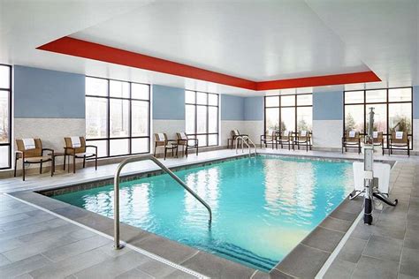 Hampton Inn & Suites Chicago/Waukegan Pool Pictures & Reviews - Tripadvisor