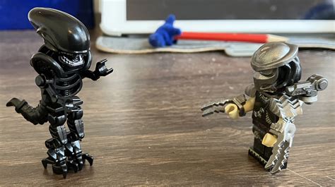 Lego Alien vs. Predator by Rodan5693 on DeviantArt