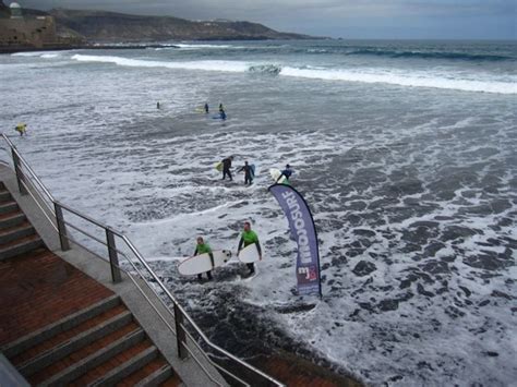 Surfing at Las Palmas beach - Las Canteras | Palmas, Las palmas de gran canaria, Cantera