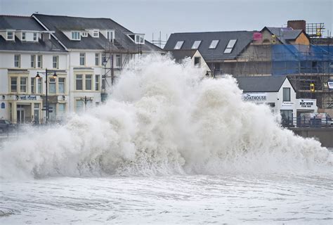 Monster wave taller than six-storey building recorded in mountainous ...