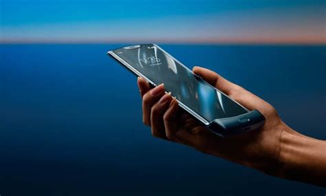 Motorola Razr - Foldable Smartphone with Flexible Display Introduced