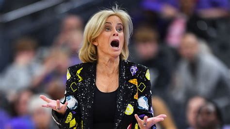 Kim Mulkey Archives - Sportscasting | Pure Sports