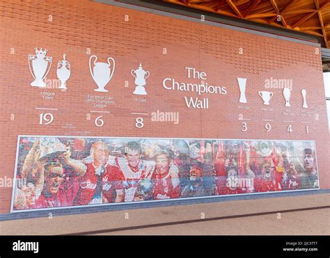 Liverpool trophies hi-res stock photography and images - Alamy