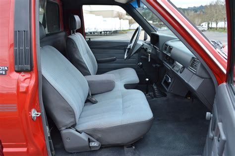 1988 Toyota Pickup 4WD V6 Interior