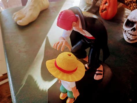 Luffy and Shanks : r/OnePiece