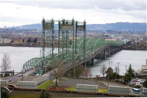 The Columbia River Bridge.The Interstate 5 bridge across the Columbia ...