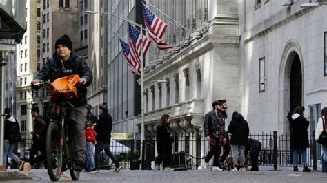 Stocks end 2023 up 20% for the year as resilient economy energizes investors