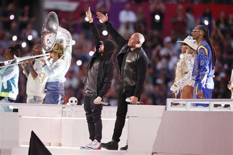 Eminem Performs 'Lose Yourself' During Super Bowl 2022 Halftime Show ...