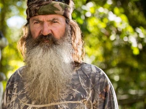 'Duck Dynasty' star Phil Robertson will remain on show, A&E says