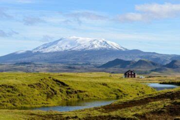 5 of the very hottest volcano tours in Iceland - Routes North