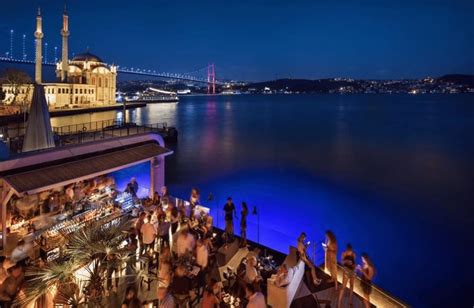 Nightlife In Istanbul: 17 Bars & Clubs To Party The Night Away