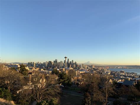 A few minutes before sunset at Kerry Park tonight : Seattle