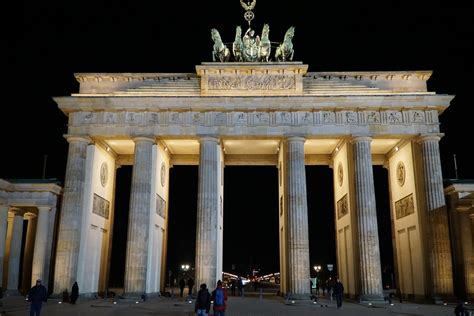 Brandenburg Gate/ Reichstag Building, Berlin #travel #berl… | Flickr