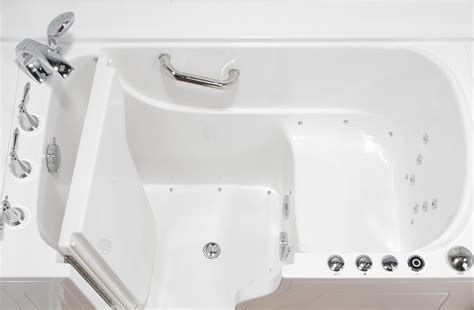 Bathtub For Elderly: 3 Best Bathtubs For Seniors In 2019