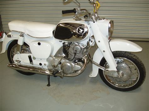 1960 Honda 305 CA77 Dream | Las Vegas Premier Motorcycle Auction | RM Sotheby's