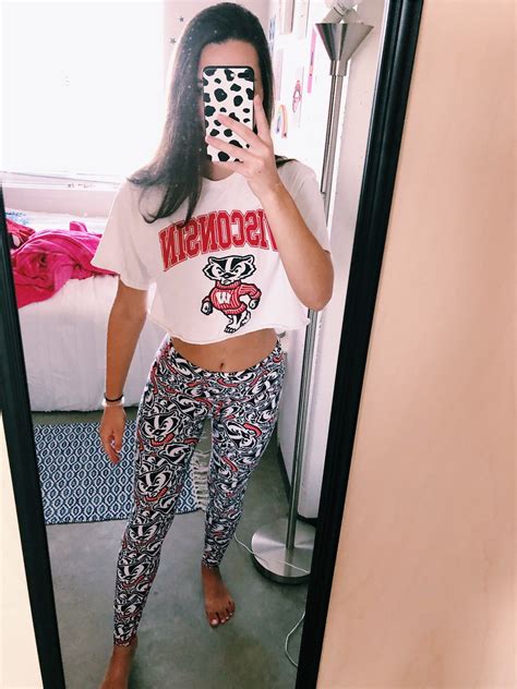 Wisconsin gameday outfit | Gameday outfit, College outfits, Outfits