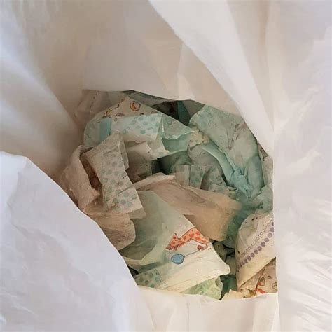 What's in a Disposable Nappy? - Labellessmum.com