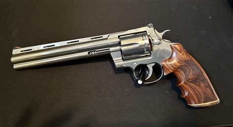 8” Anaconda w/ Hogue Grips : r/Revolvers