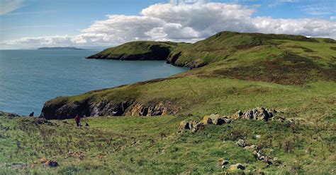 Jumping onto Lambay Island - Wiwi in Ireland