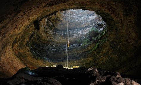 Devil's Sinkhole Formation: How Water Created a Real Bat Cave