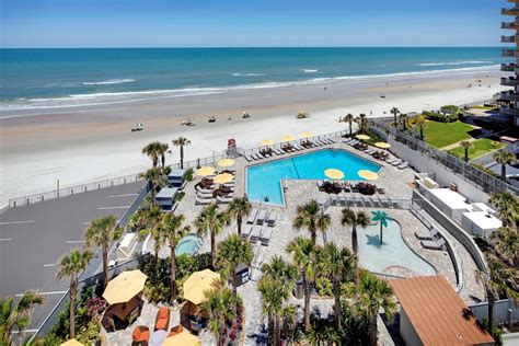 Hotel in Daytona with Poolside Bar | Delta Hotels Daytona Beach Oceanfront