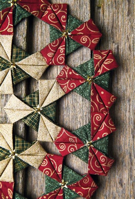 Christmas patchwork – clever fabric folded wreath DIY | Christmas patchwork, Christmas quilt ...