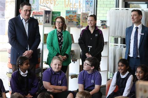 Daniel Andrews visits Hazel Glen College in Doreen - The North Central Review