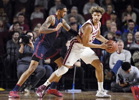 UMass men's basketball struggling in close games; Minutemen look to finish stronger at George ...