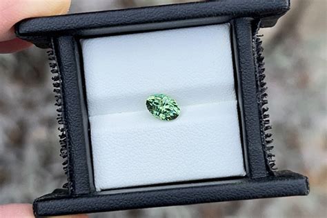 Demantoid - 1,24 ct - GemStore24 | GemStones and Services