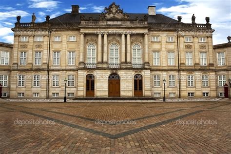 Amalienborg Palace — Stock Photo © j0hnb0y #24783635