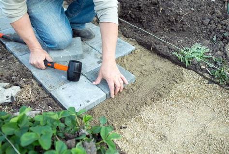 Garden DIY: How to lay a path with paving blocks - Diy, Lifestyle