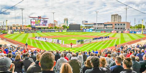 Riverfront Stadium surpasses Twins' expectations