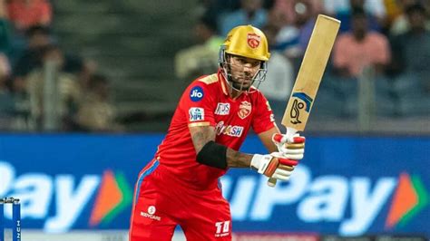 Shikhar Dhawan becomes first player to hit 700 fours in IPL history