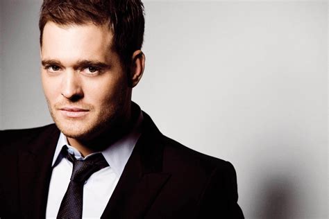 Michael Buble covers Taeyang's "Eyes, Nose, Lips" for a warm-up prior to his concert