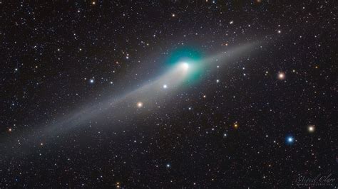 Green comet flaunts its tail in dazzling deep space photo | Space