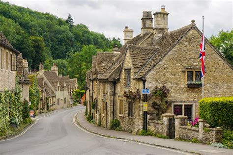 Walking and hiking tours in England. Lake District, Cotswolds, Cornwall.