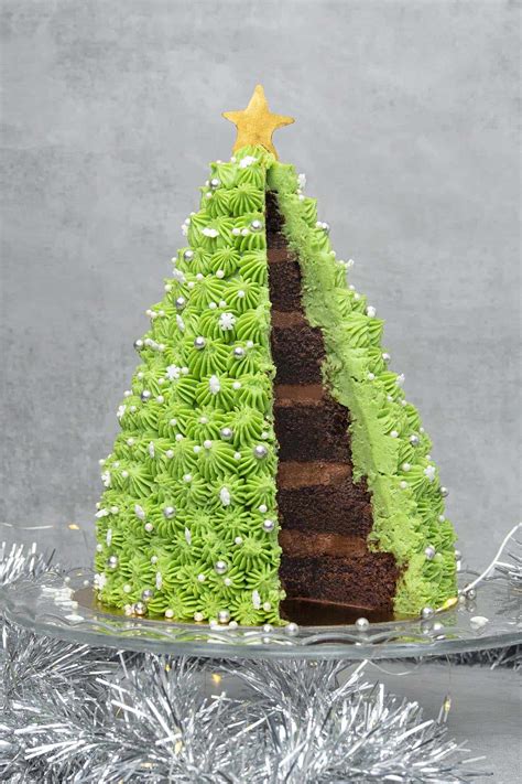 ULTIMATE Christmas tree cake (VIDEO) - Spatula Desserts