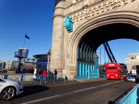 LondonÂ´s Iconic Tower Bridge Across the River Thames Editorial Stock ...