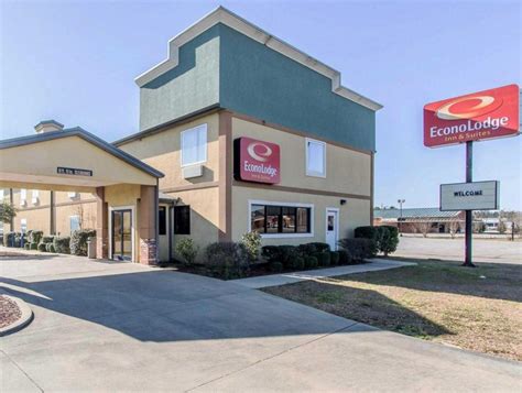 Best Price on Econo Lodge Inn & Suites in Demopolis (AL) + Reviews!