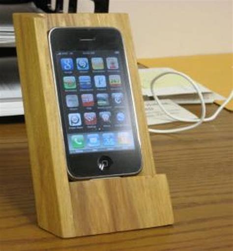 17 Extraordinary iPhone Stand/Holders | Walyou