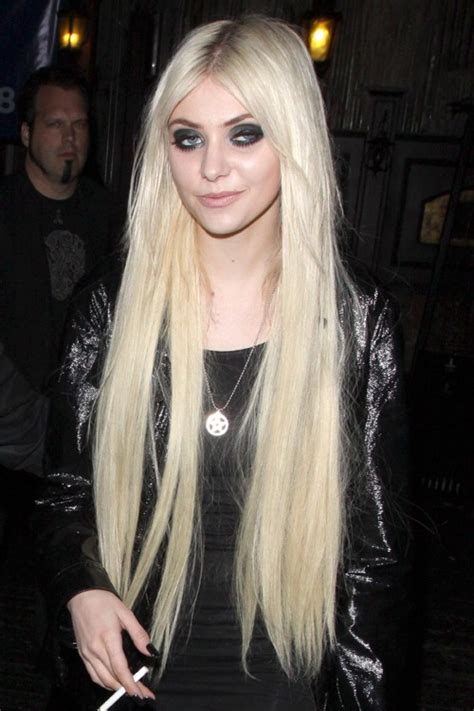 Taylor Momsen's Hairstyles & Hair Colors | Steal Her Style