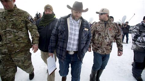 Oregon standoff: Ammon Bundy and 15 others plead not guilty - BBC News