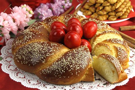 Greek Easter Bread Recipe (Tsourekia)