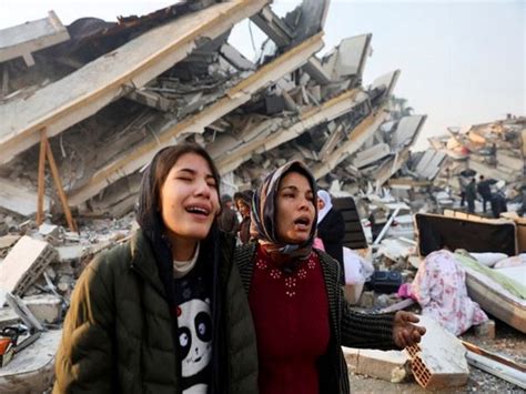 Earthquake death toll rises to nearly 4,900 in Turkey and Syria