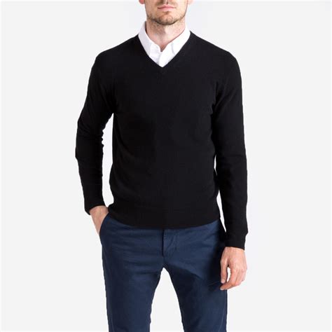 Men's Cashmere V-Neck Sweater by Everlane in Black (With images) | Sweater outfits men, Business ...