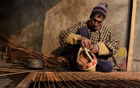 Kangri: Making of the traditional fire-pot in Kashmir | Daily Sabah