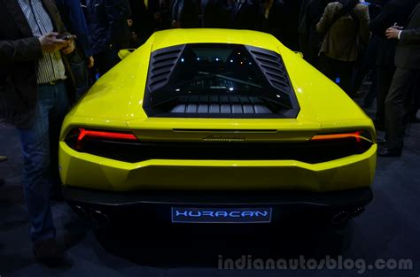 Lamborghini Huracan Live rear with lights